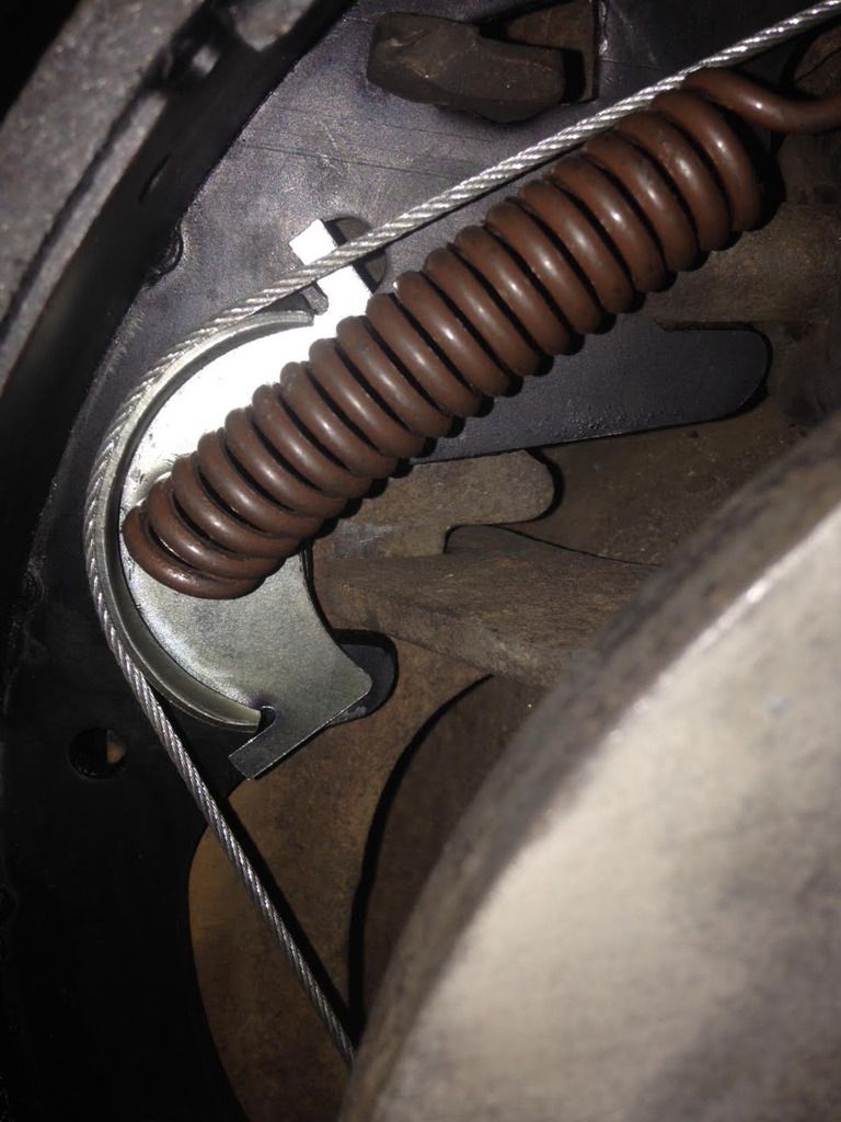 Drum brakes selfadjuster lever not contacting the adjuster. Photo